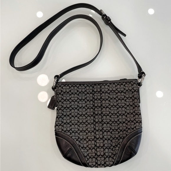 Vintage COACH Crossbody Leather Bag / Purse - Picture 1 of 8